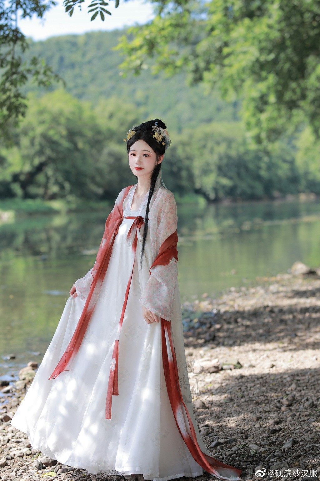 Winter Elegance in Ancient Hanfu Costumes:A Tale of Traditional Beauty Winter Elegance in Ancient Hanfu Costumes:A Tale of Traditional Beauty