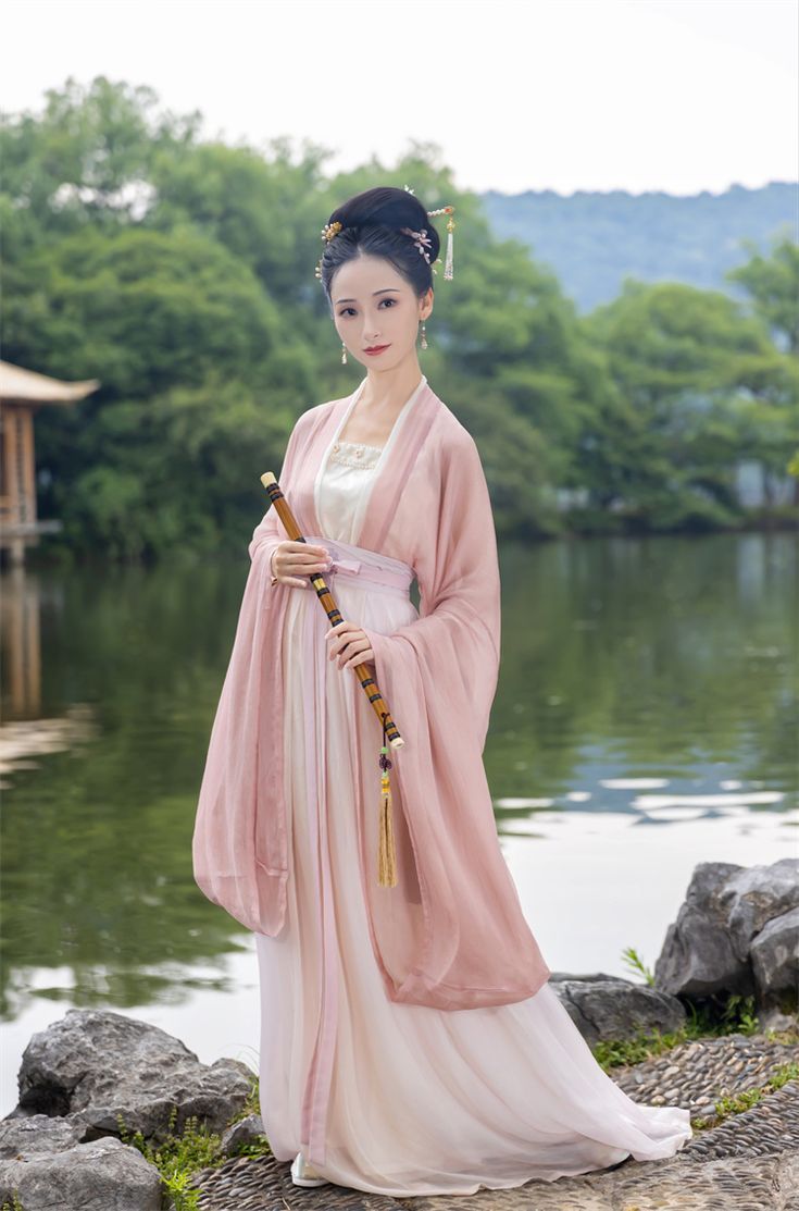 The Equestrian Charm of Ma Mian Skirts and Jade Belt Ornamentation The Equestrian Charm of Ma Mian Skirts and Jade Belt Ornamentation