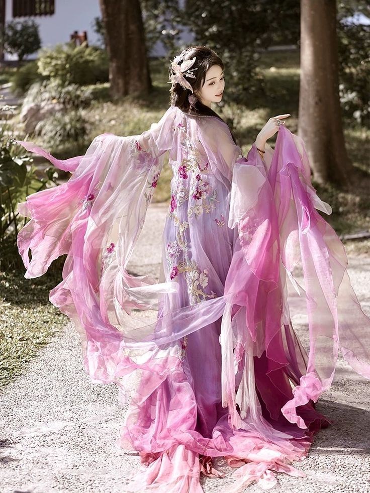 Embracing Modernity in a Reimagined Black Cheongsam:Fashion Evolution and Cultural Fusion Embracing Modernity in a Reimagined Black Cheongsam:Fashion Evolution and Cultural Fusion