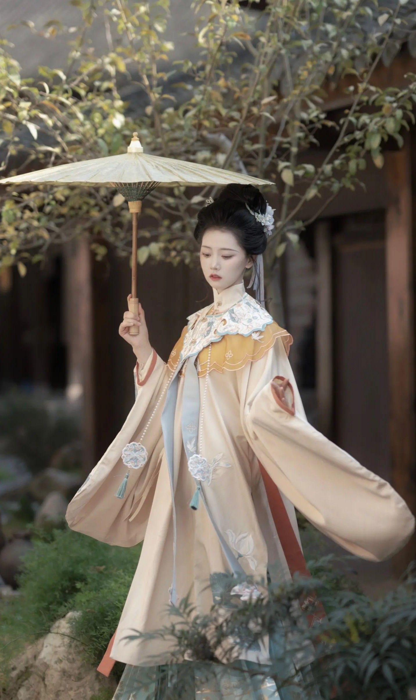 Winter Long-Style Overcoat with Cheongsam:A Blend of Tradition and Modernity Winter Long-Style Overcoat with Cheongsam:A Blend of Tradition and Modernity