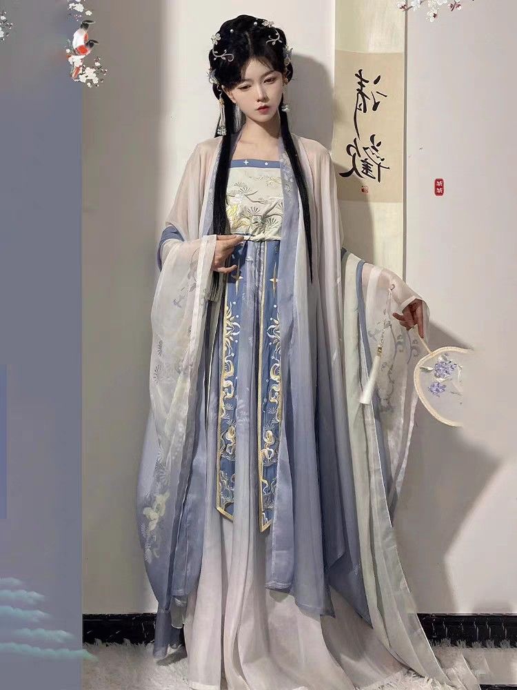 The Art of Creating Traditional Chinese Childrens Hanfu Hair Buns The Art of Creating Traditional Chinese Childrens Hanfu Hair Buns
