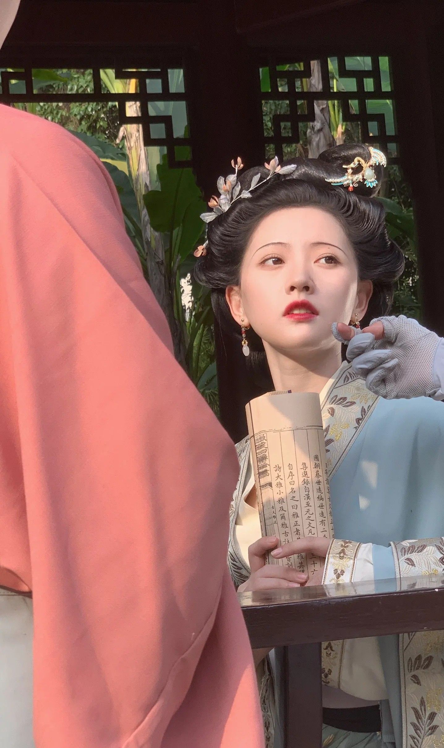 Reinventing the Purple Hanfu:A Journey of Cultural Evolution and Fashion Innovation Reinventing the Purple Hanfu:A Journey of Cultural Evolution and Fashion Innovation