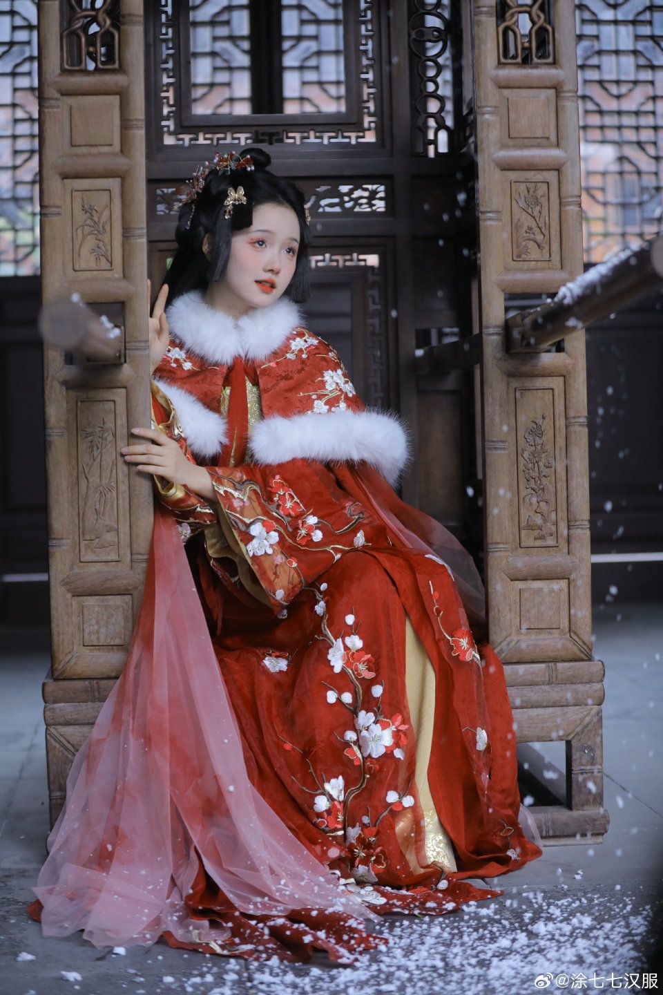 Embracing the Traditional:The Journey of a Plus-Size Child in the Beautiful World of Hanfu Embracing the Traditional:The Journey of a Plus-Size Child in the Beautiful World of Hanfu