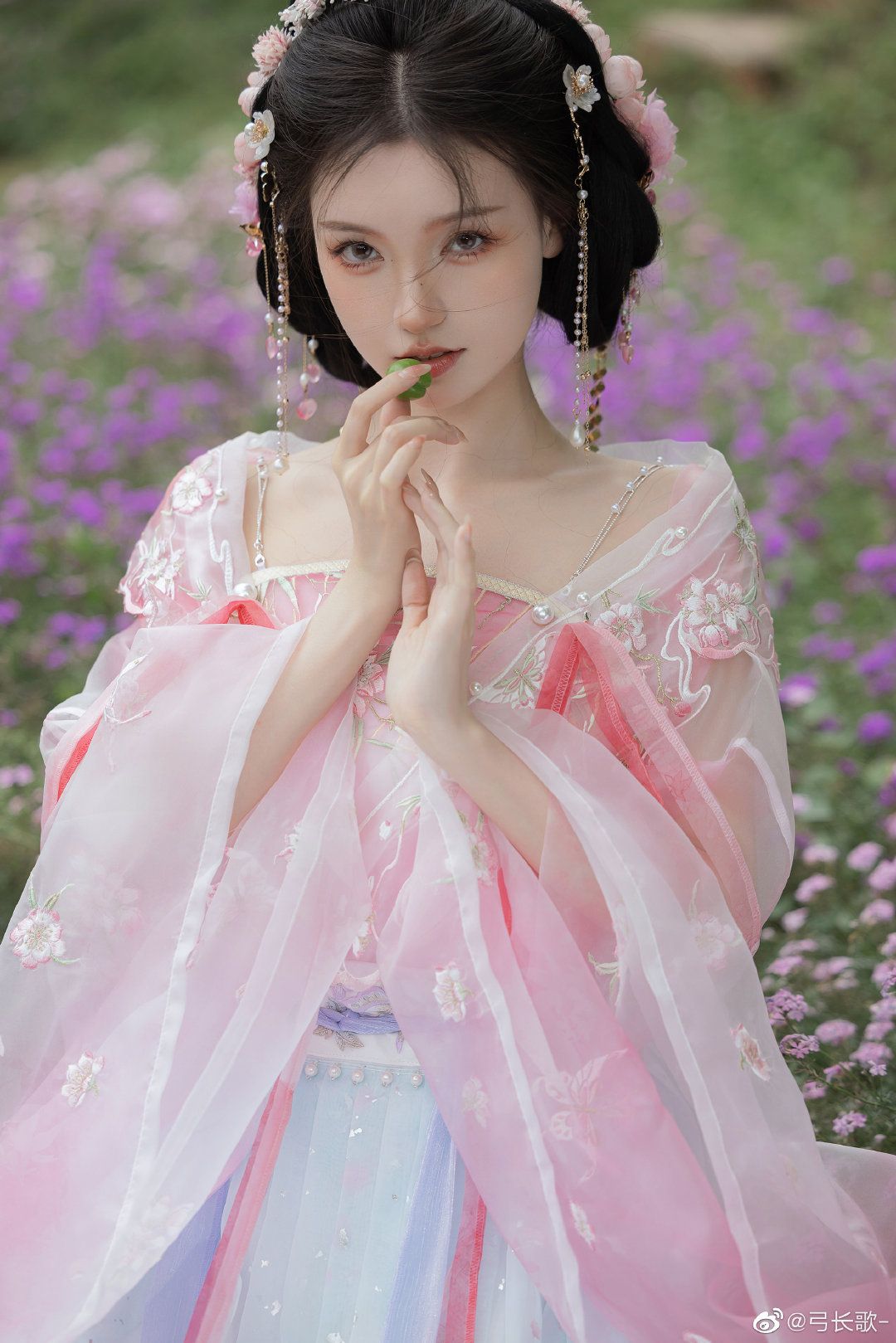 The Elegance of Cheongsam-Inspired Clutch Bags with a Qipao Charm The Elegance of Cheongsam-Inspired Clutch Bags with a Qipao Charm