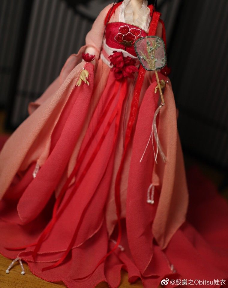 Fiancée in a Miniature Frame:The Charm of a Qipao for the Petite Bride Fiancée in a Miniature Frame:The Charm of a Qipao for the Petite Bride