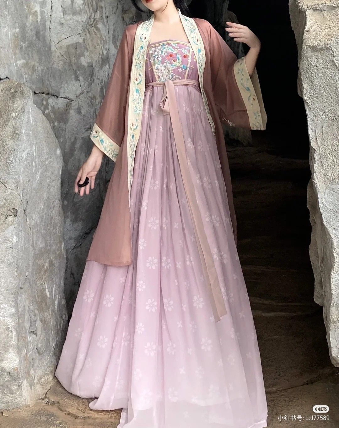 Red Tang Suit Womens Winter毛衣时尚,经典与传统的融合 Red Tang Suit Womens Winter毛衣时尚,经典与传统的融合