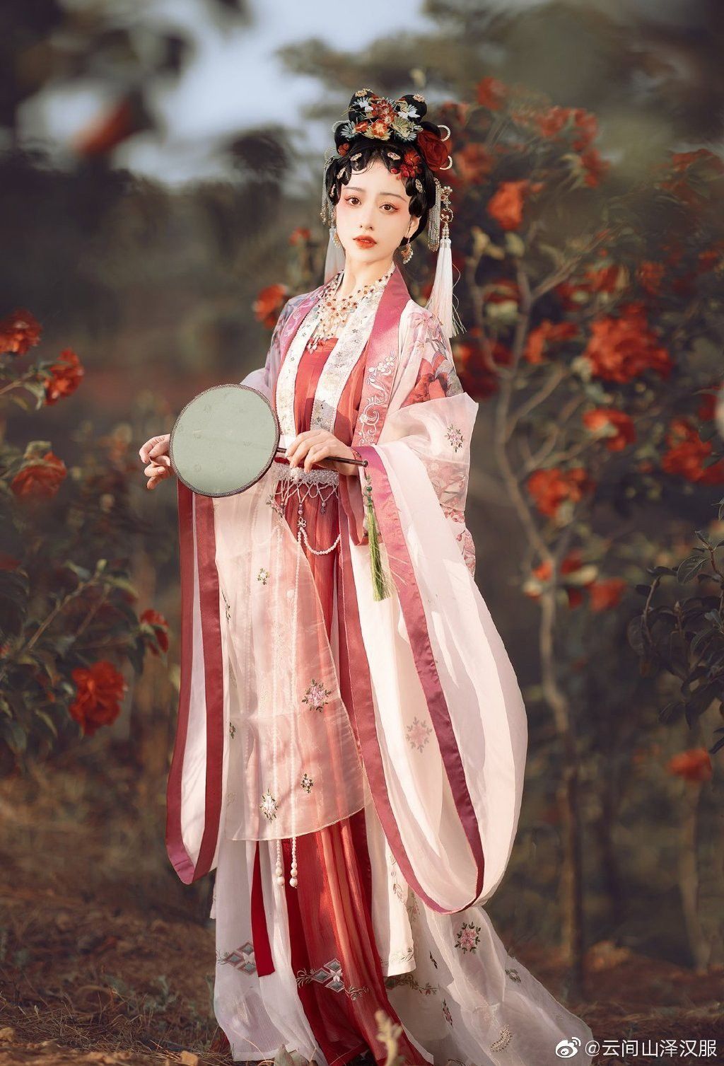 Bai Cai Hanfu:A Complete Set at an Unbeatable Price Bai Cai Hanfu:A Complete Set at an Unbeatable Price