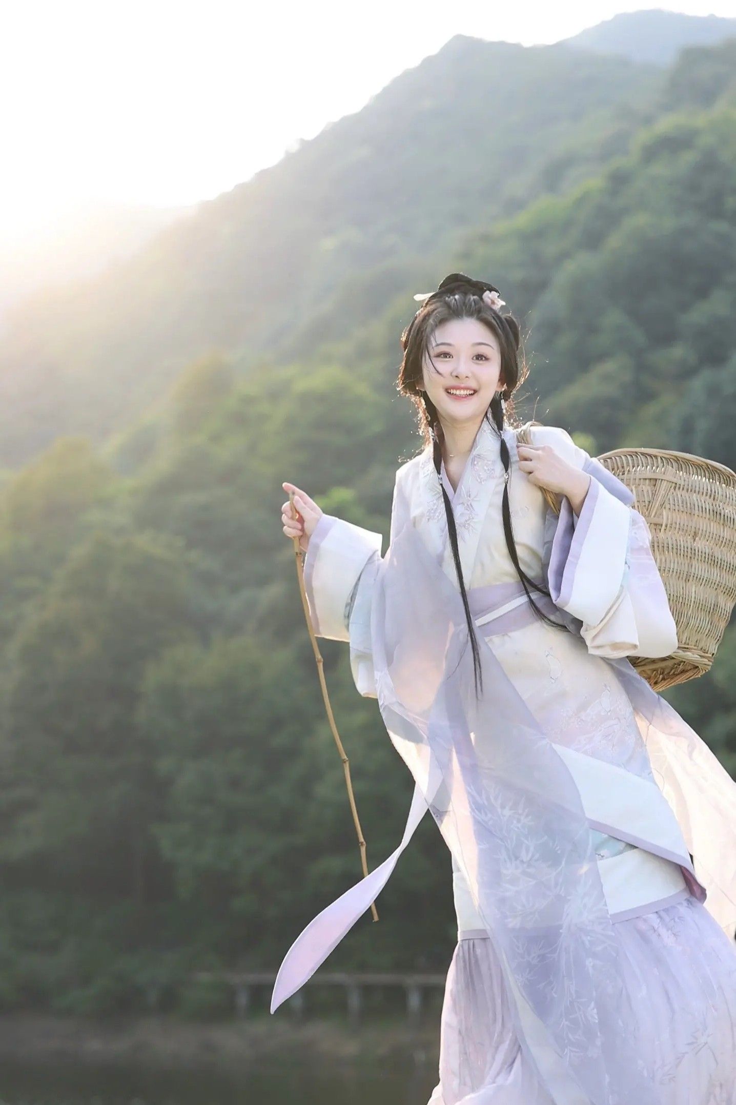 The Story of a 8-Year-Old Hanfu Girl in Second Grade The Story of a 8-Year-Old Hanfu Girl in Second Grade