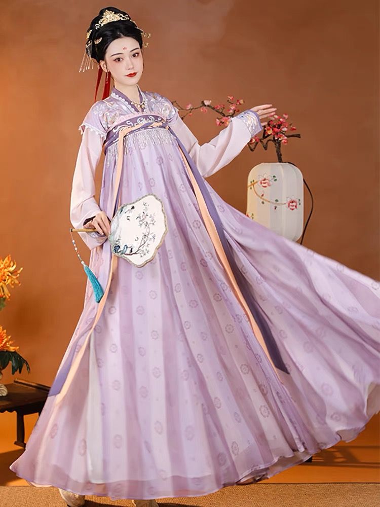 Canglans Journey:The Enchanting Story of a Hanfu Girl