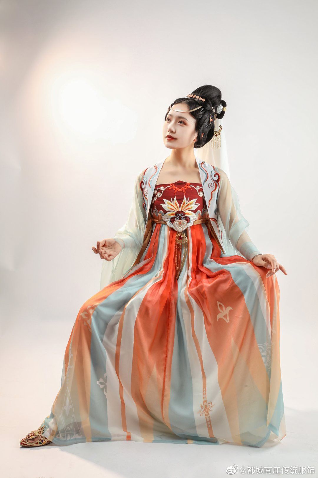 The Evening of Shanghai:Cheongsam,Warlords and the Citys Allure The Evening of Shanghai:Cheongsam,Warlords and the Citys Allure