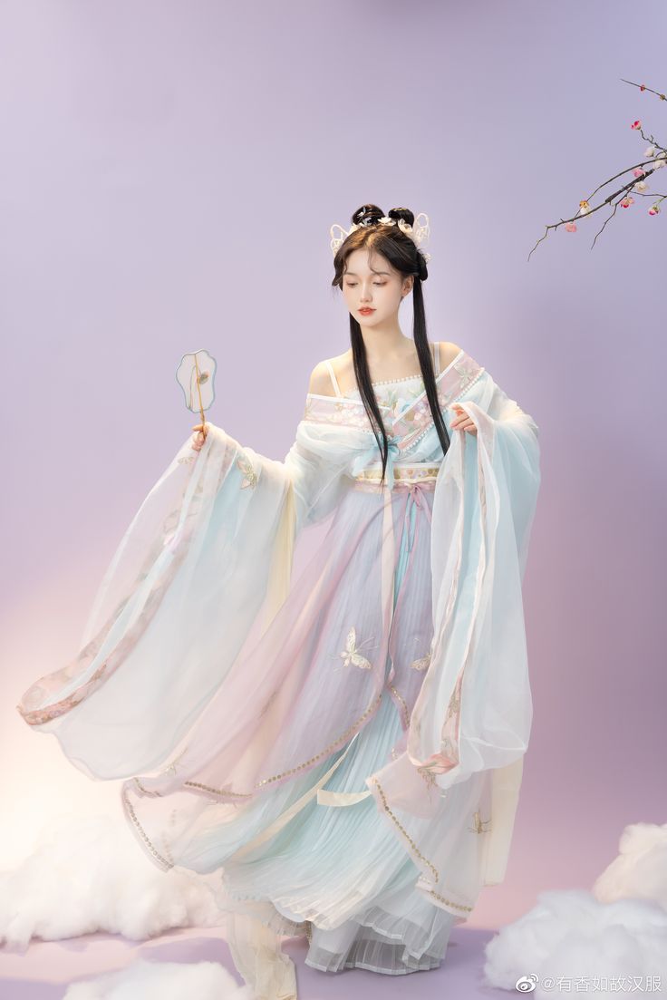 The Charm of Pipa-襟 Cheongsam:A Traditional Beauty of Chinese Culture The Charm of Pipa-襟 Cheongsam:A Traditional Beauty of Chinese Culture