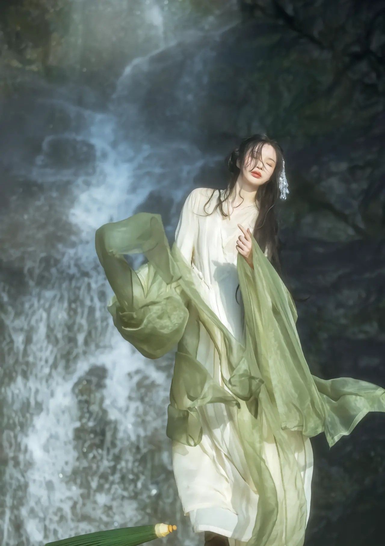 Embracing the New Chinese Chic:Womens Traditional-Modern Single Shoes and Qipao Matchups Embracing the New Chinese Chic:Womens Traditional-Modern Single Shoes and Qipao Matchups
