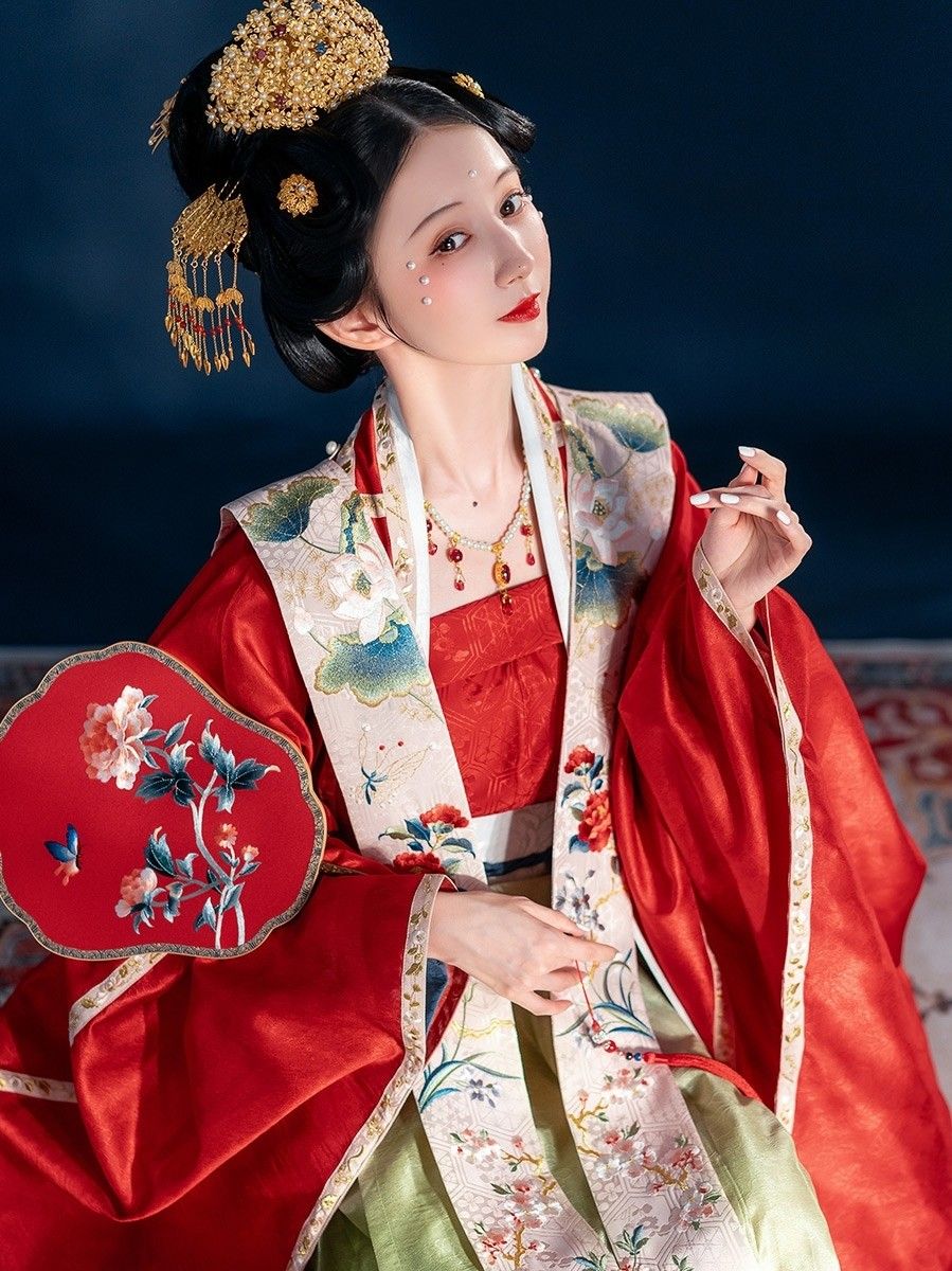 The Allure of Liu Shishis Mamen Cheongsam Skirt:A Closer Look The Allure of Liu Shishis Mamen Cheongsam Skirt:A Closer Look