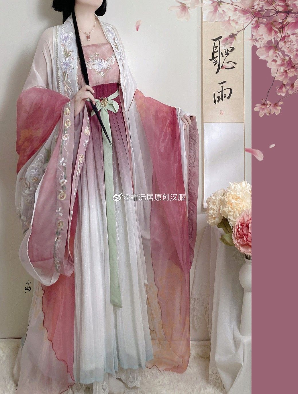 The Splendor of Hanfu:Chinese Traditional Clothing for Primary School Kids The Splendor of Hanfu:Chinese Traditional Clothing for Primary School Kids