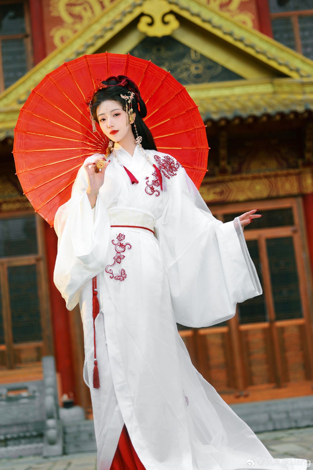 Epic-like Qiyao Hanfu Fashion for Women:A Full Set of仙霸气Outfit Epic-like Qiyao Hanfu Fashion for Women:A Full Set of仙霸气Outfit