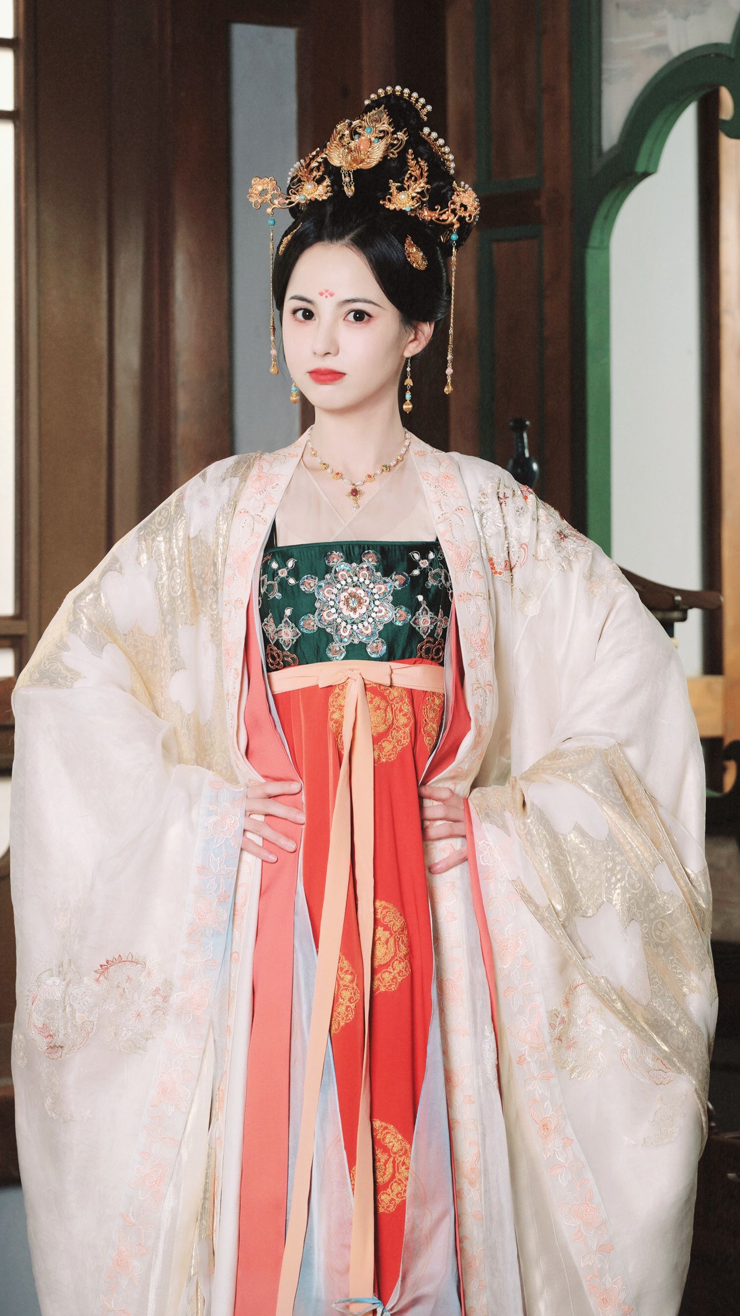 The Journey of a 12-Year-Old Girl into the World of Hanfu Fashion The Journey of a 12-Year-Old Girl into the World of Hanfu Fashion