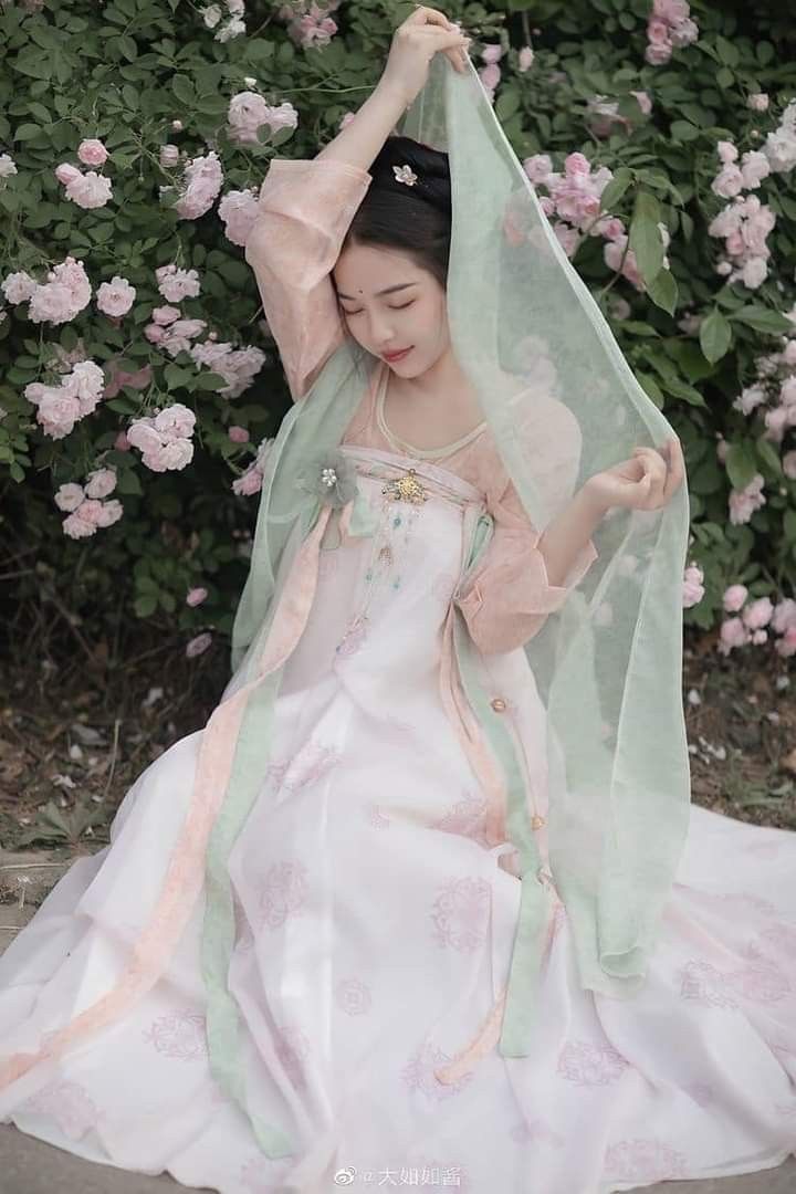 Pure Cotton Cheongsam:The Allure of Cotton-Meadow Fabric in Traditional Chinese Fashion Pure Cotton Cheongsam:The Allure of Cotton-Meadow Fabric in Traditional Chinese Fashion