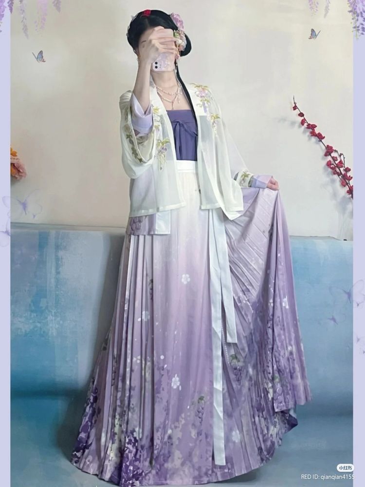 Summer Fashion Trends:Styling a Horseface Skirt with Tops Summer Fashion Trends:Styling a Horseface Skirt with Tops