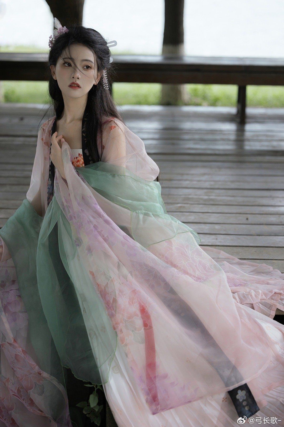 Maternal-Daughter Fashion:The Rise of Hanfu Dress in the World of Traditional Beauty and Grace Maternal-Daughter Fashion:The Rise of Hanfu Dress in the World of Traditional Beauty and Grace