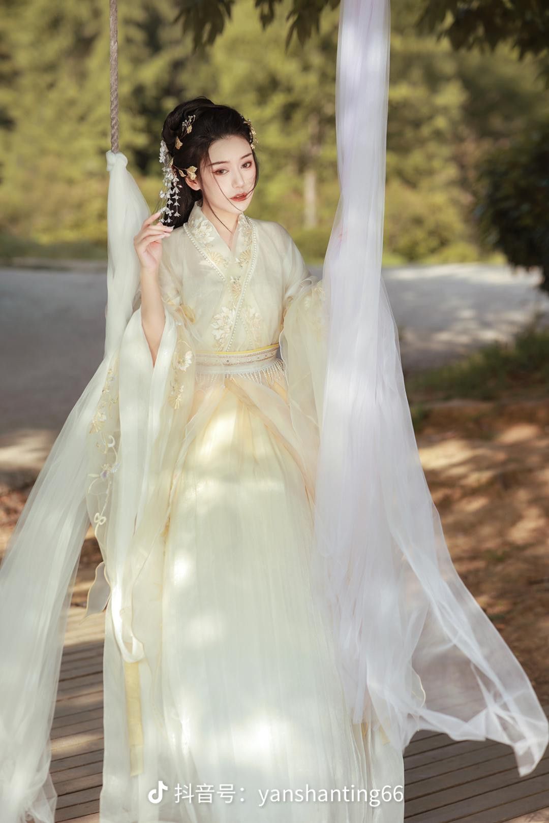 Traditional Elegance for Big Kids:Qipao for Children Age 10-12 Traditional Elegance for Big Kids:Qipao for Children Age 10-12