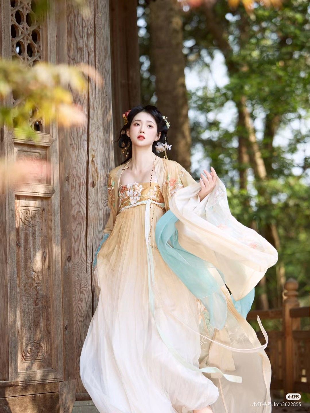 Peach Blossom Chronicle:The Elegance of Hanfu in a Tapestry of Peach Blossoms Peach Blossom Chronicle:The Elegance of Hanfu in a Tapestry of Peach Blossoms