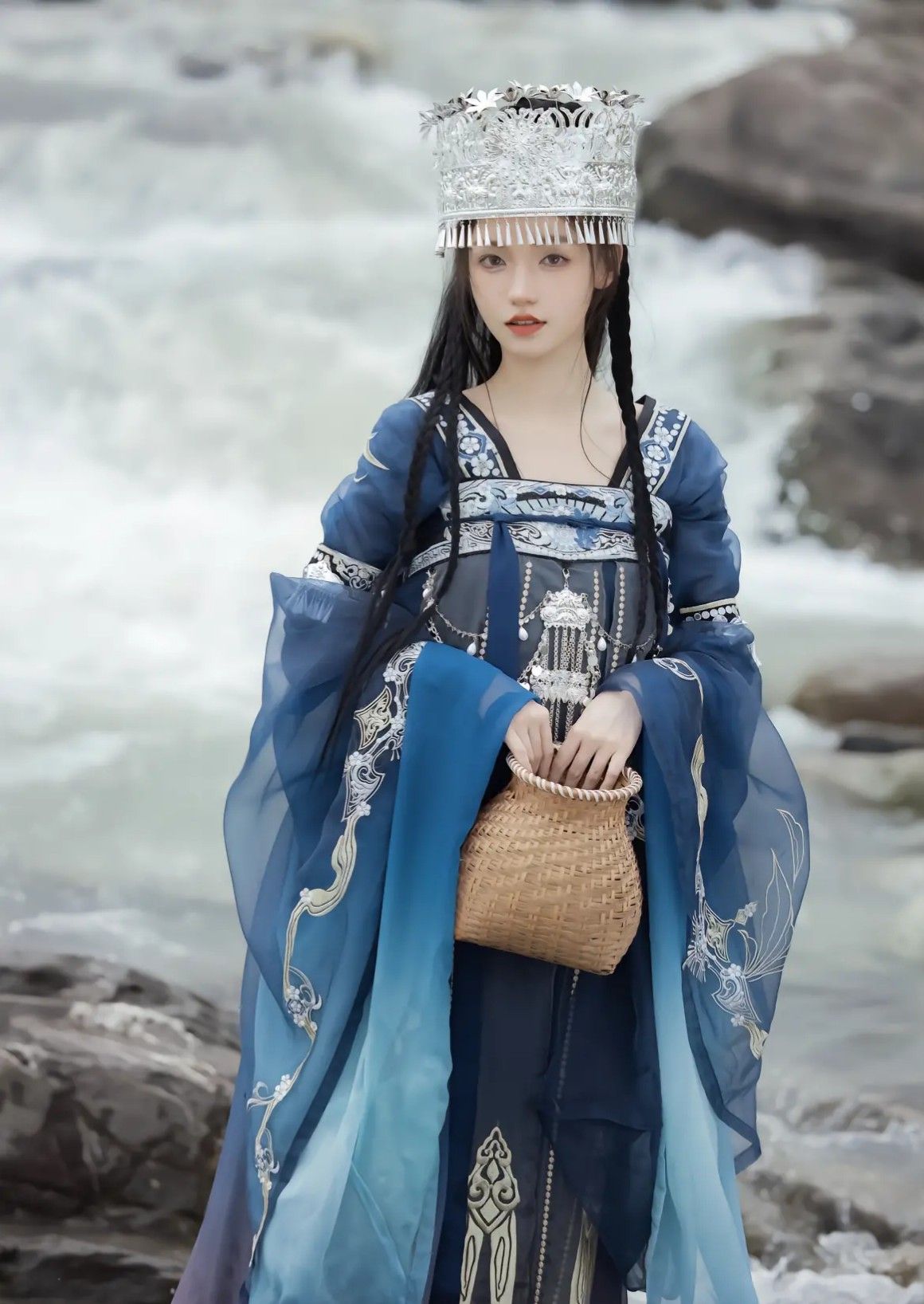 Summer Enchantment:The Fairy-like Girl in Traditional Hanfu Dress Summer Enchantment:The Fairy-like Girl in Traditional Hanfu Dress