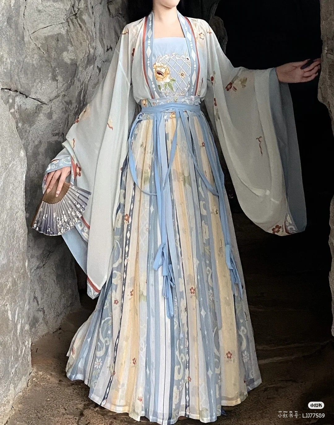 New Year in Ming-Style Hanfu:A Glimpse into Traditional Chinese Culture New Year in Ming-Style Hanfu:A Glimpse into Traditional Chinese Culture