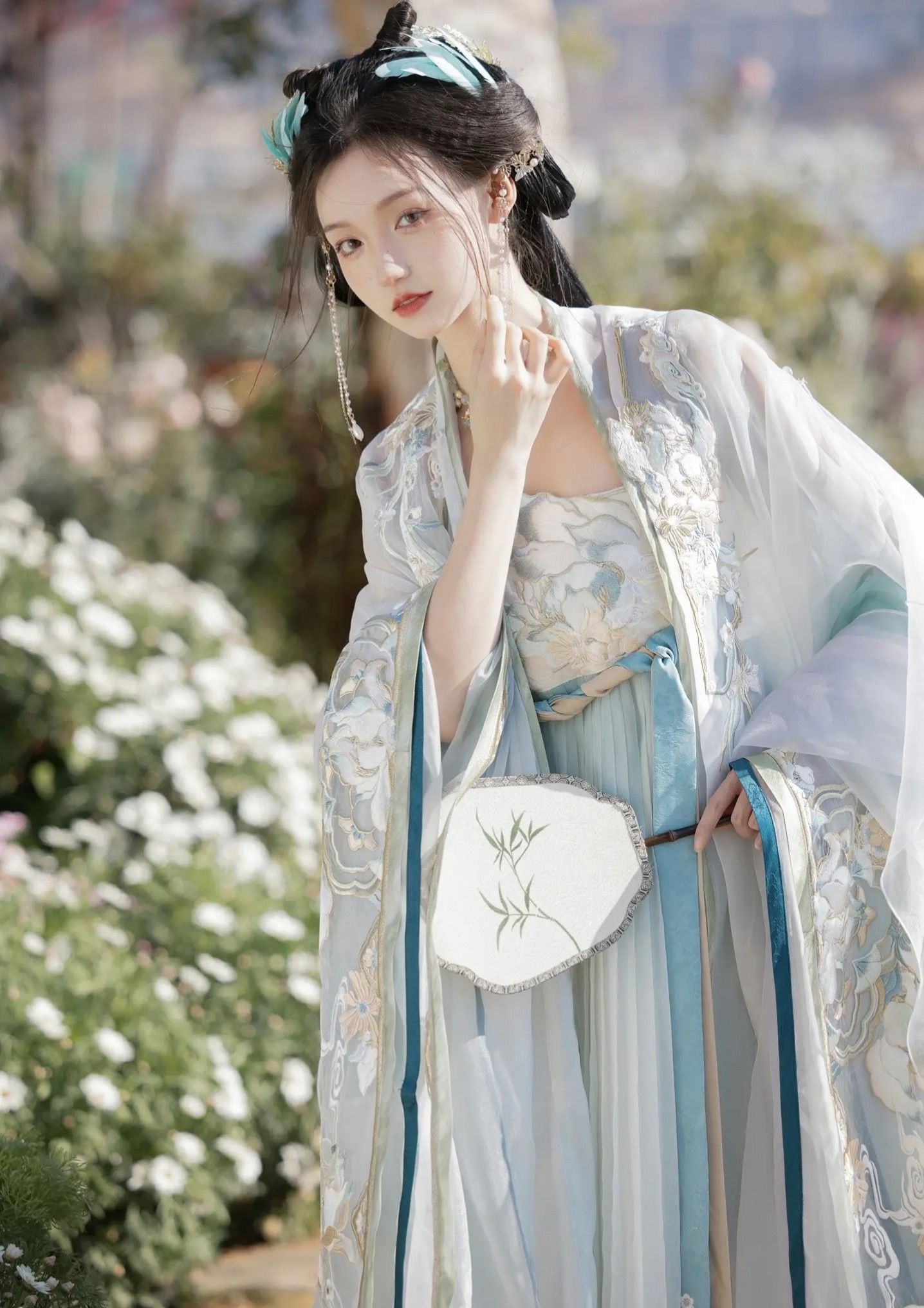 Exploring the Hanfu Fashion of Bai Luo Heng from Legend of Choosing Heaven Exploring the Hanfu Fashion of Bai Luo Heng from Legend of Choosing Heaven