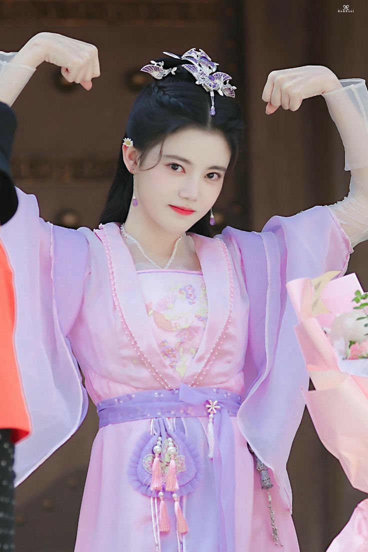 Embracing the Beauty of Hanfu:A Journey for the Short-Statured Embracing the Beauty of Hanfu:A Journey for the Short-Statured