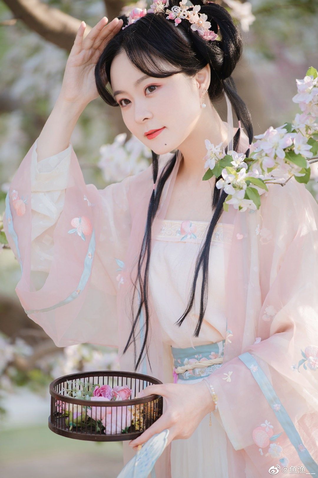 Japanese-Style Hanfu Fashion for Women:A Cultural Blend in Japan Japanese-Style Hanfu Fashion for Women:A Cultural Blend in Japan