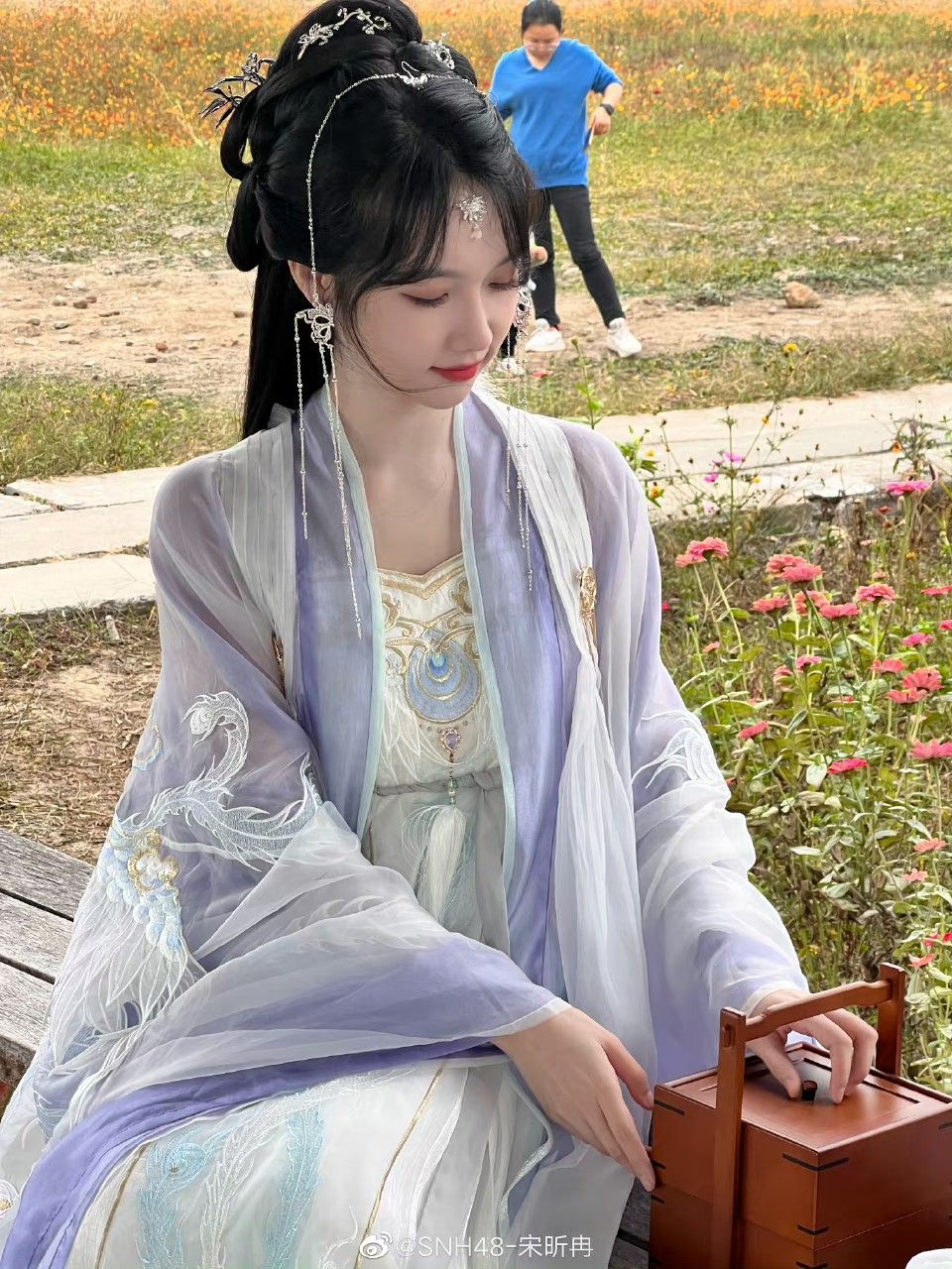 Autumn-Spring Fashion:High-End Cheongsam,Shawl,and Capelets for Layers Autumn-Spring Fashion:High-End Cheongsam,Shawl,and Capelets for Layers