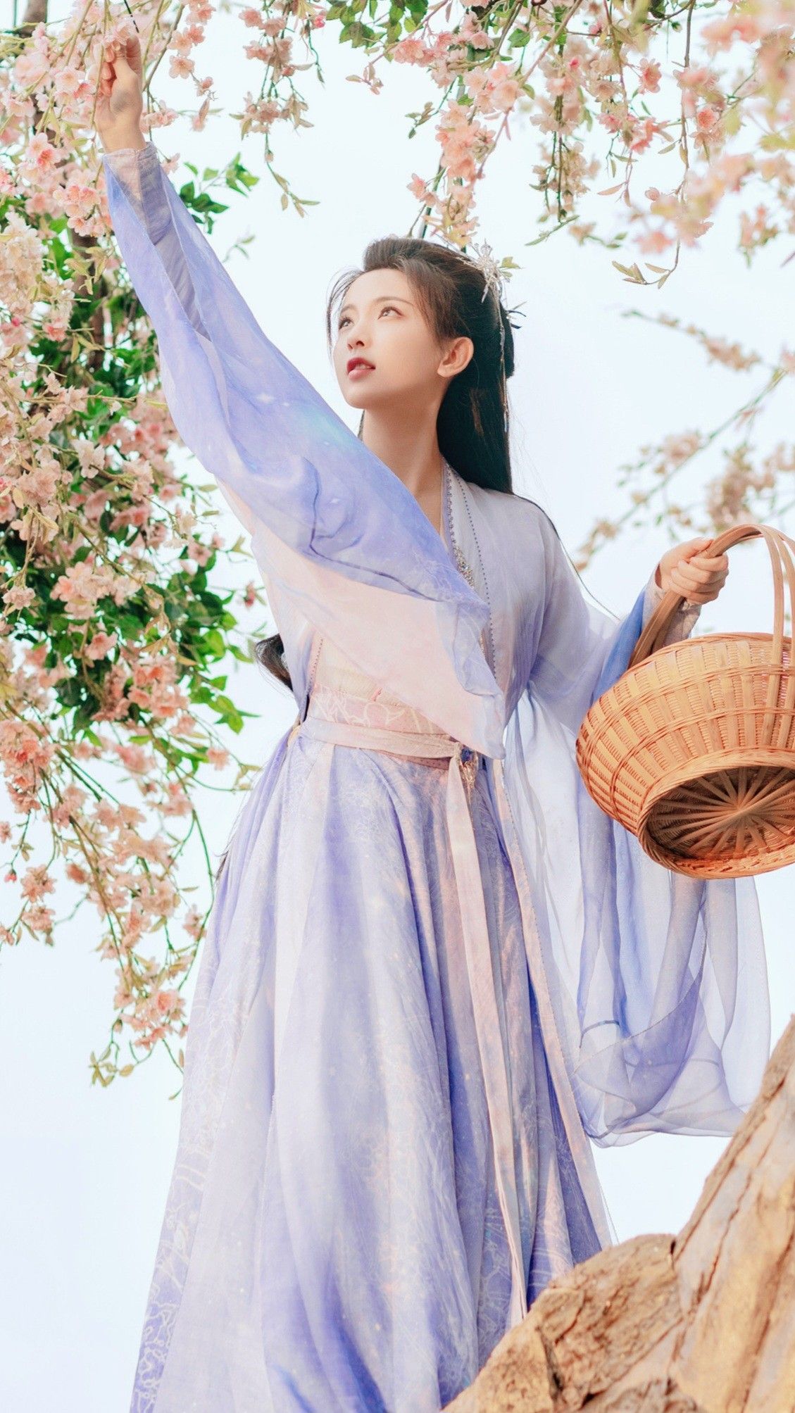 Winter 2021:The Rise of New-Style Cheongsam Winter 2021:The Rise of New-Style Cheongsam