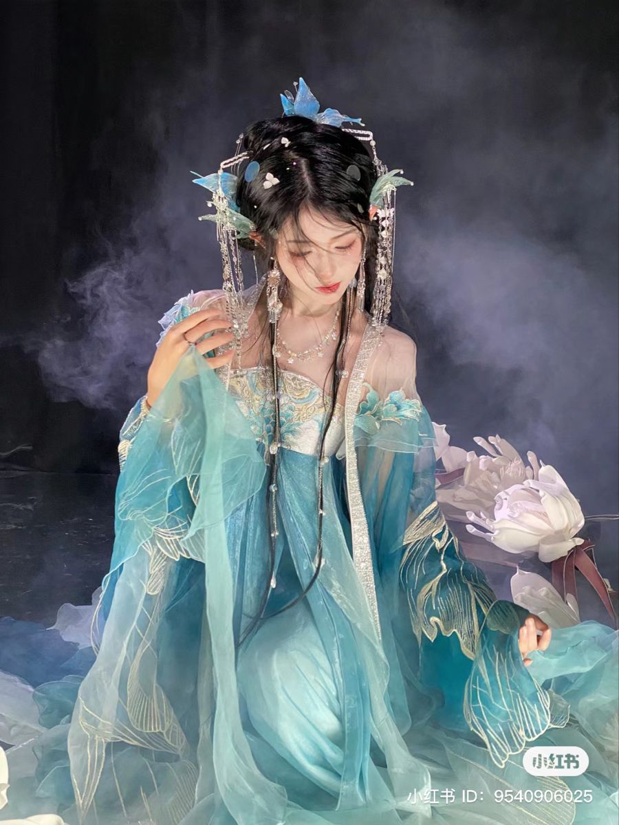 The Flower God Chronicle:Original Hanfu Uncolored,a Tale of Purity and Splendor The Flower God Chronicle:Original Hanfu Uncolored,a Tale of Purity and Splendor