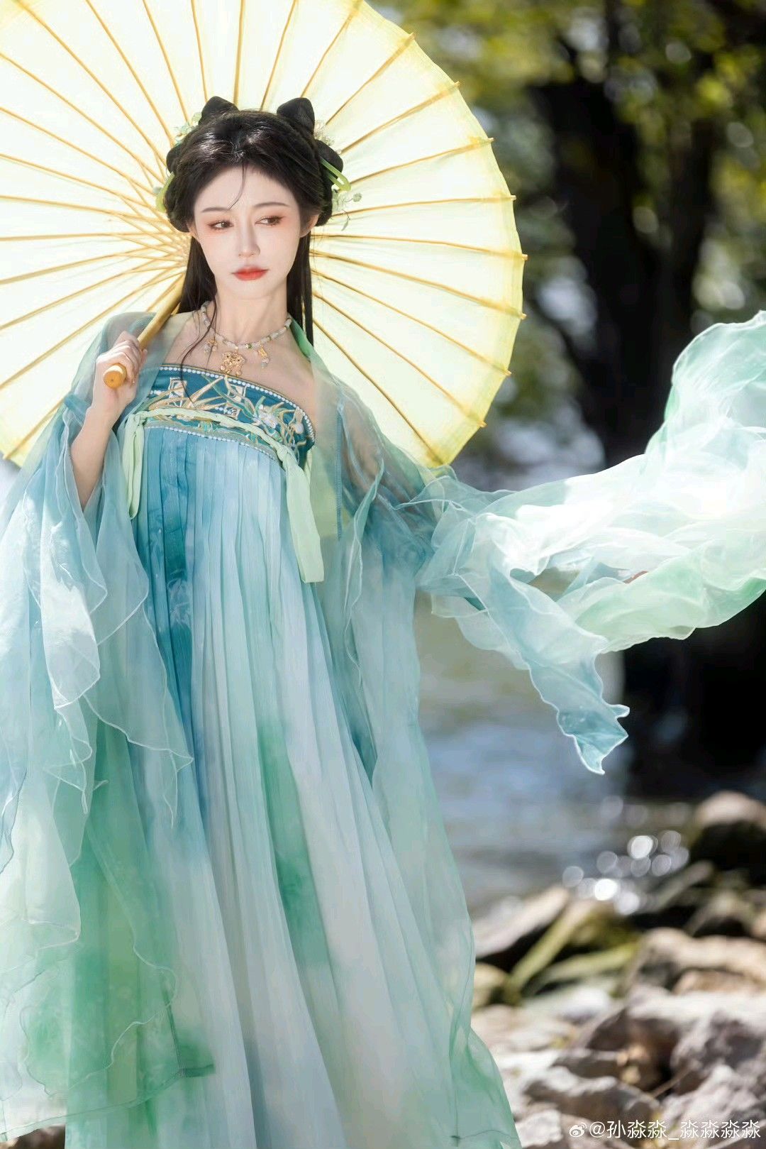 Three Lifetimes,Ten Miles of Peach Blossoms:The Splendor of Hanfu Fashion Three Lifetimes,Ten Miles of Peach Blossoms:The Splendor of Hanfu Fashion