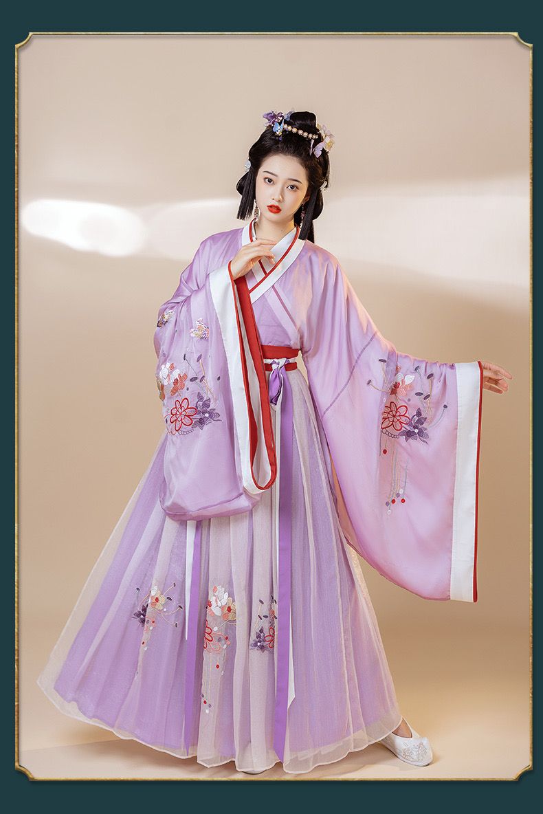 Hanfu Festival:Middle School Students Embrace Traditional Chinese Culture Hanfu Festival:Middle School Students Embrace Traditional Chinese Culture