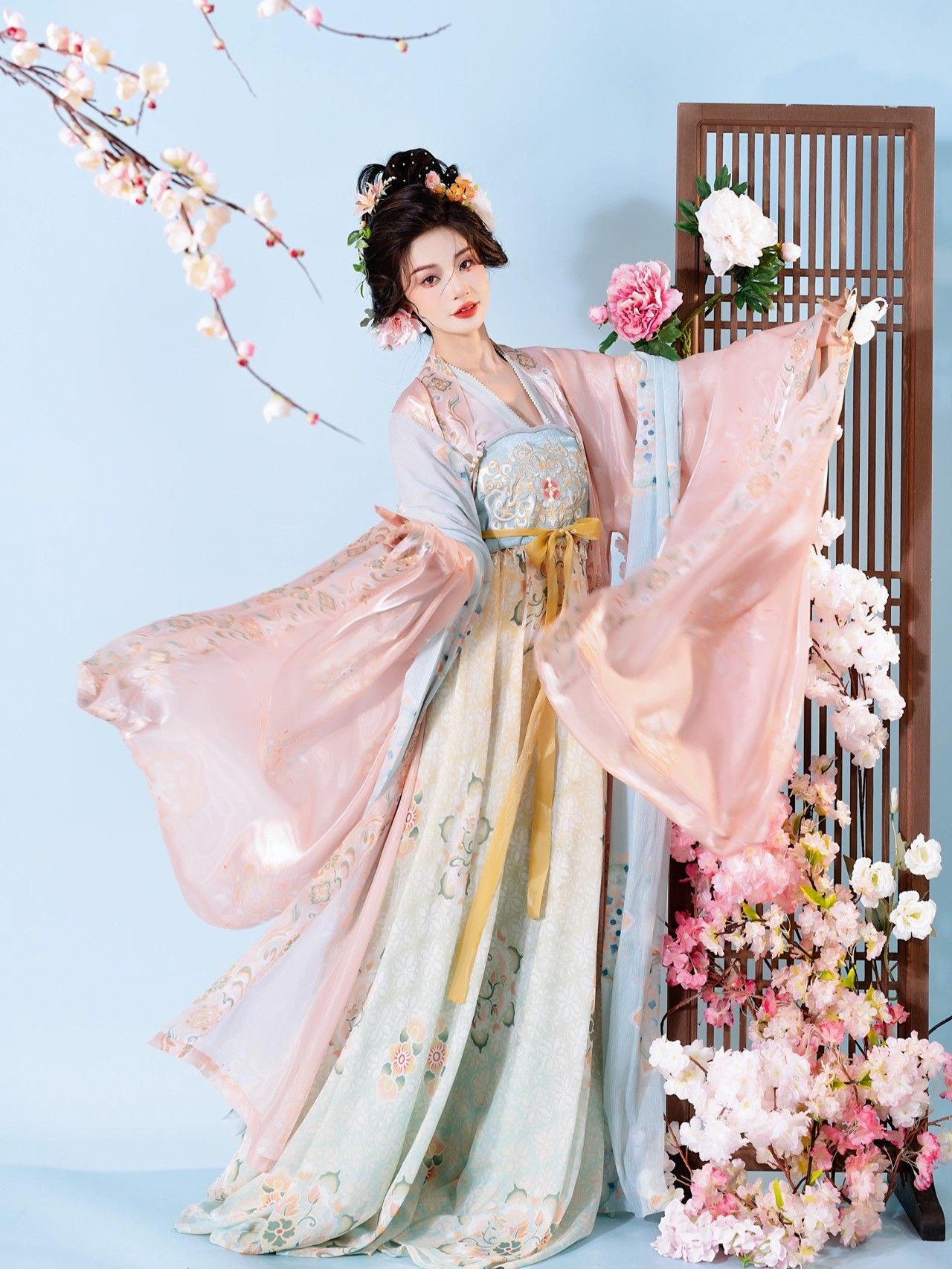 The Evolution of Hanfu:The Rise of the Main Waistband and its Swaying Charm The Evolution of Hanfu:The Rise of the Main Waistband and its Swaying Charm