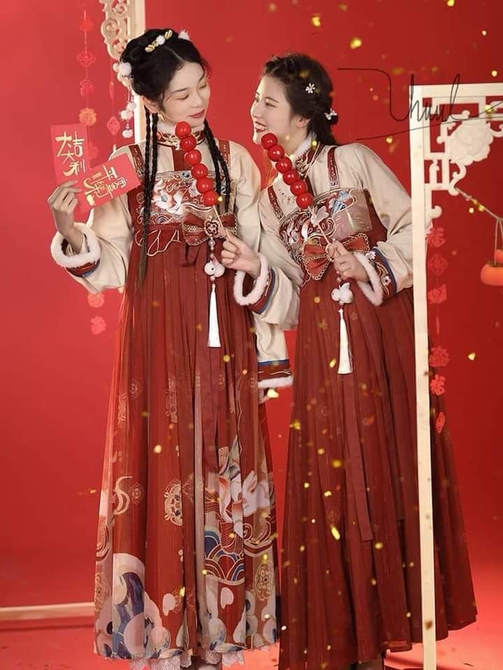 The Splendor of Red Cheongsam and Shawl:A Cultural Journey The Splendor of Red Cheongsam and Shawl:A Cultural Journey