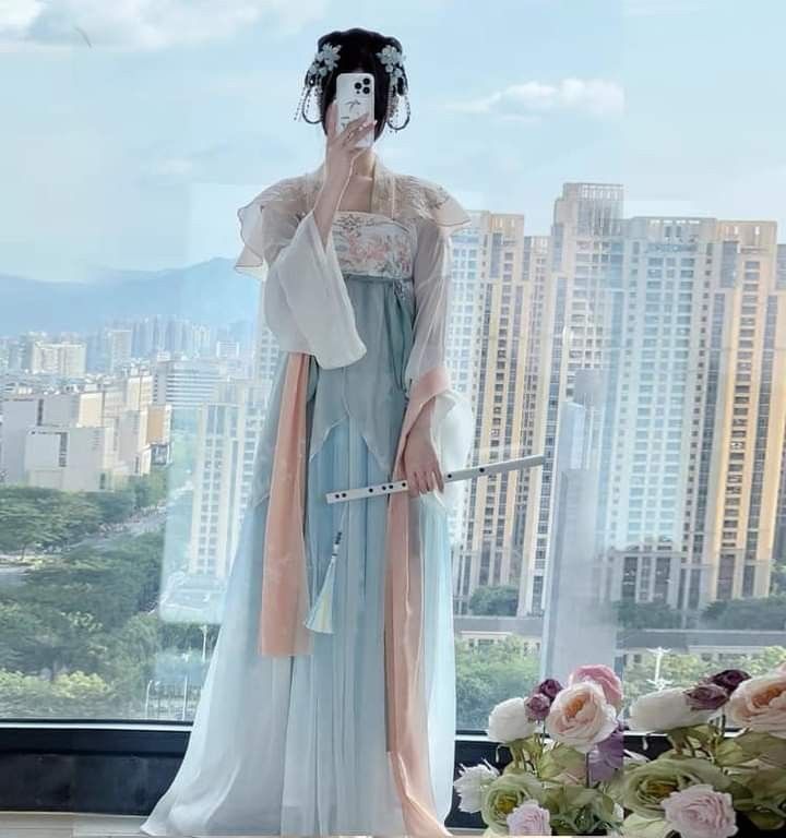 The Splendor of Hanfu Wedding:The Crown of Phoenix Headdress The Splendor of Hanfu Wedding:The Crown of Phoenix Headdress