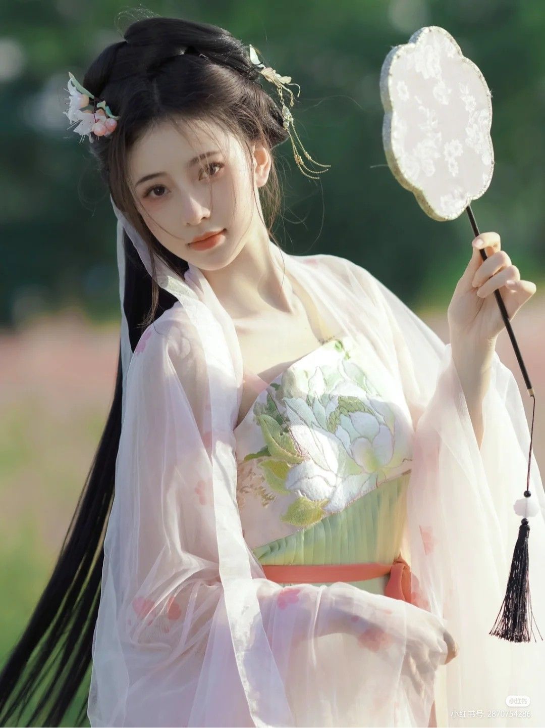 Winter Fashion in Tang Dynasty:The Elegance of Hanfu for Women Winter Fashion in Tang Dynasty:The Elegance of Hanfu for Women
