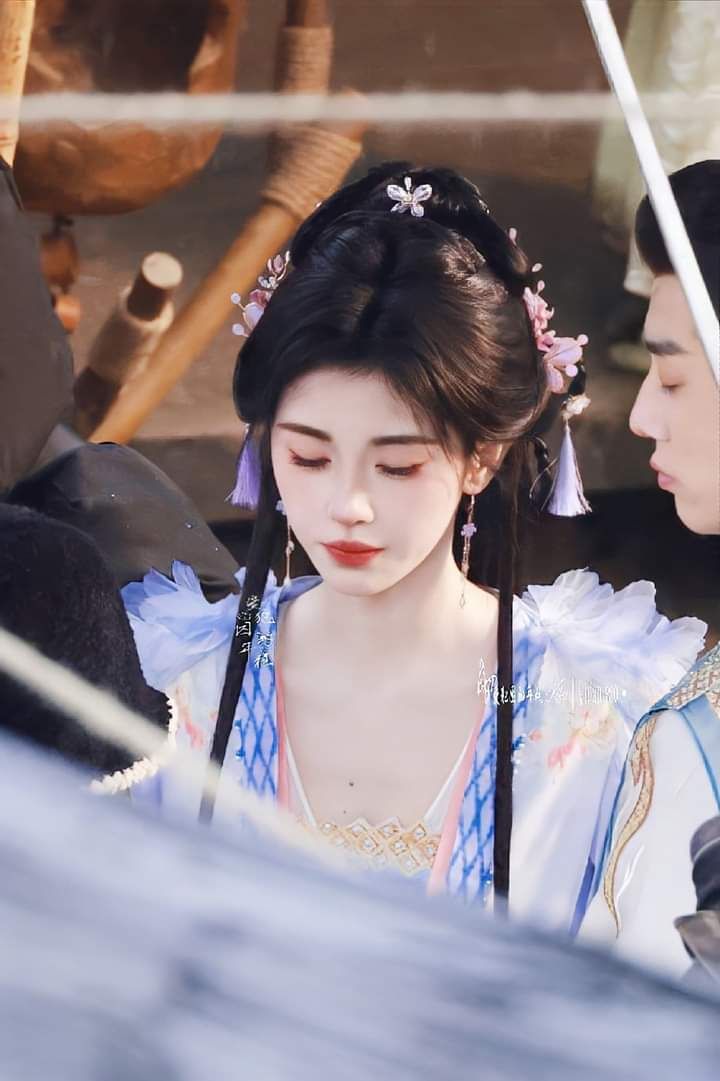 The Rise of Hanfu Fashion for Twelve-Year-Old Chinese Girls The Rise of Hanfu Fashion for Twelve-Year-Old Chinese Girls