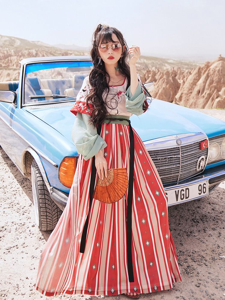 小个子汉服连衣裙,优雅与时尚的完美结合 小个子汉服连衣裙,优雅与时尚的完美结合