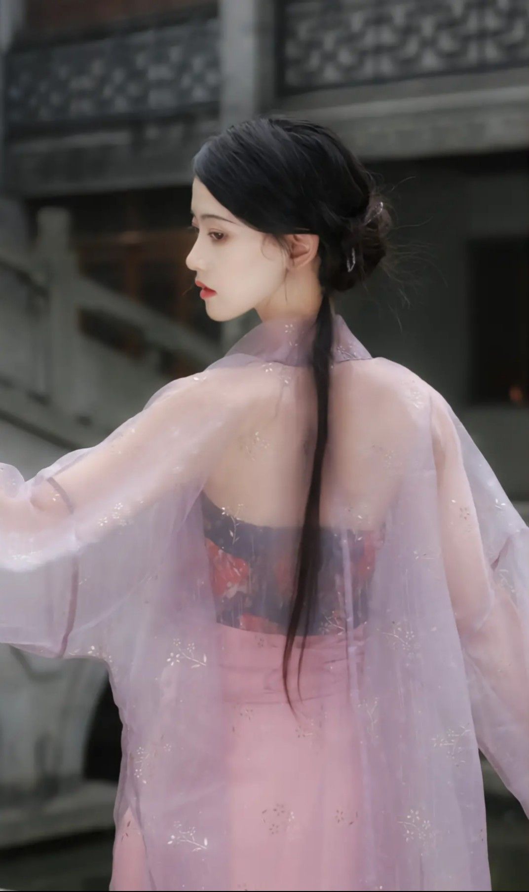 Enhancing the Modern Brides Cheongsam:A Journey of Stylistic Evolution Enhancing the Modern Brides Cheongsam:A Journey of Stylistic Evolution