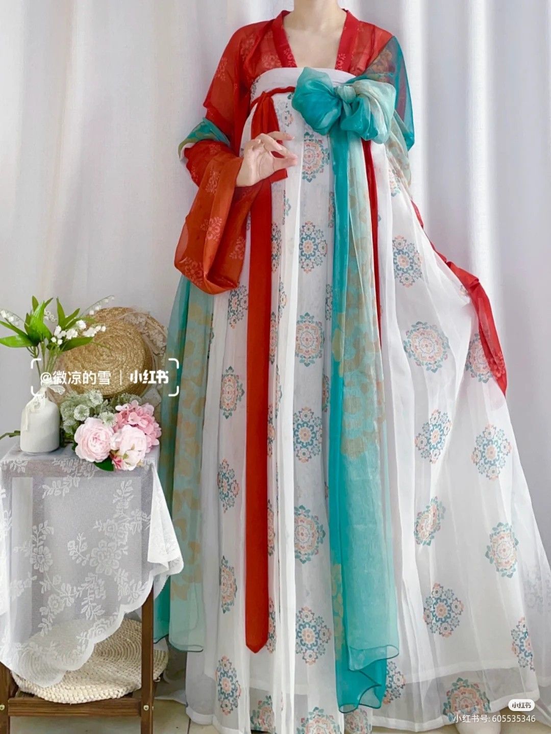 鞠婧祎同款汉服风潮,时尚与传统的完美融合 鞠婧祎同款汉服风潮,时尚与传统的完美融合