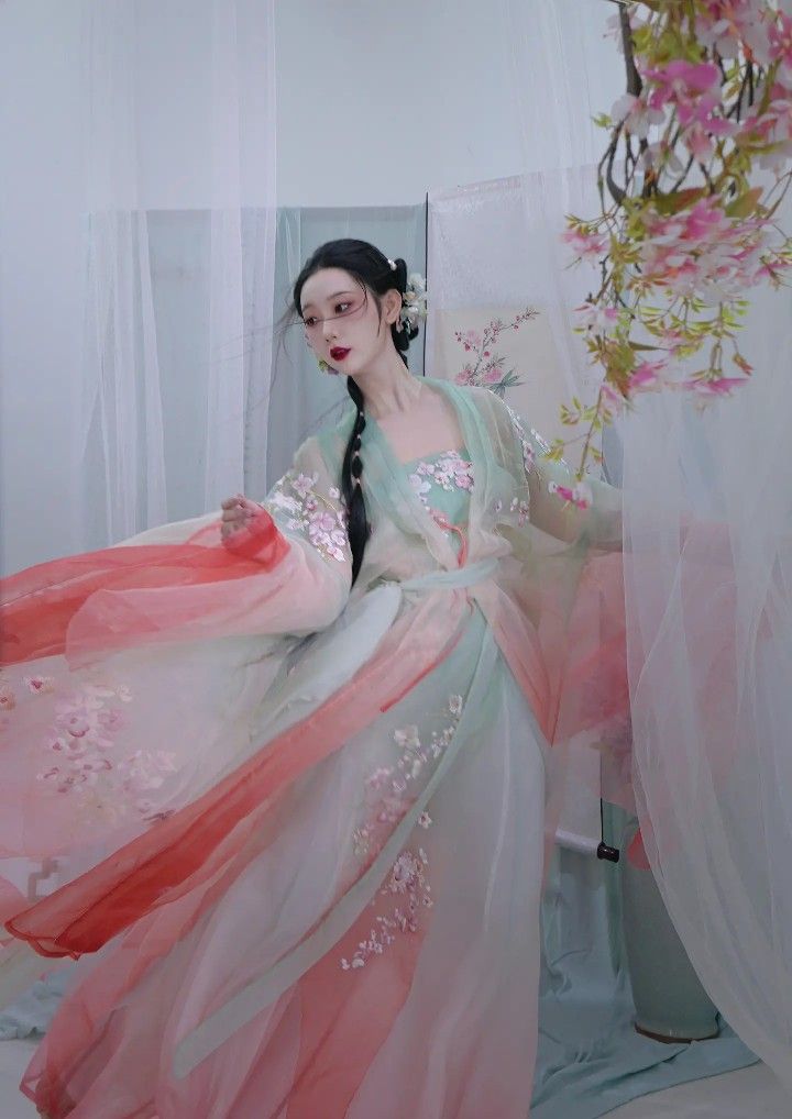 Winter Hanfu Fashion:The Long Robe of the Hanfu Winter Collection Winter Hanfu Fashion:The Long Robe of the Hanfu Winter Collection