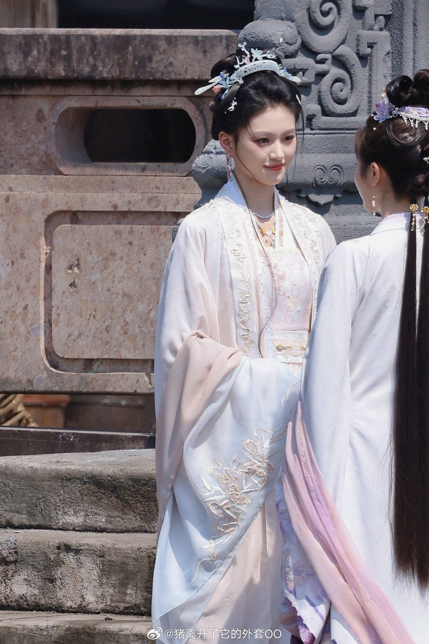Daily Commuting in Ming-Style Cross-Collared Short Jacket with Pipa Sleeves and Hanfu Robe Daily Commuting in Ming-Style Cross-Collared Short Jacket with Pipa Sleeves and Hanfu Robe