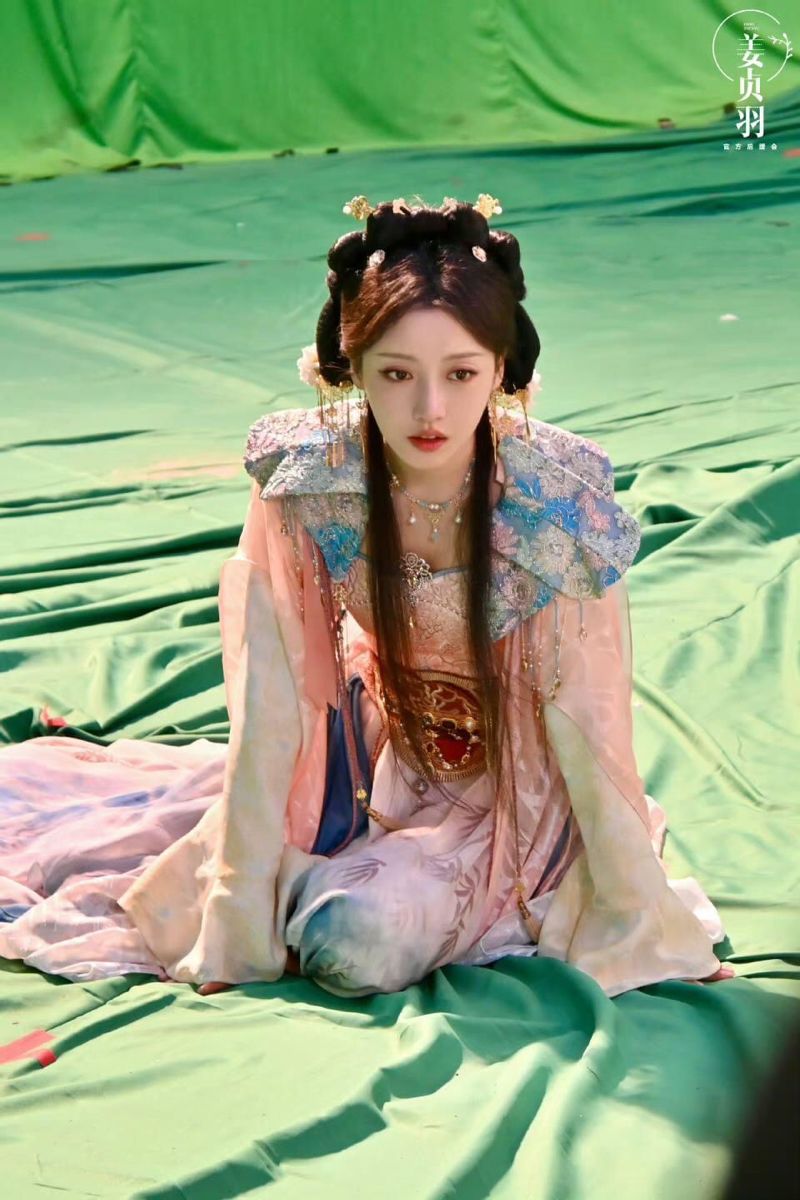 The Elegance of Qiju Hanfu:The Fish-Tail Design in Traditional Chinese Clothing The Elegance of Qiju Hanfu:The Fish-Tail Design in Traditional Chinese Clothing