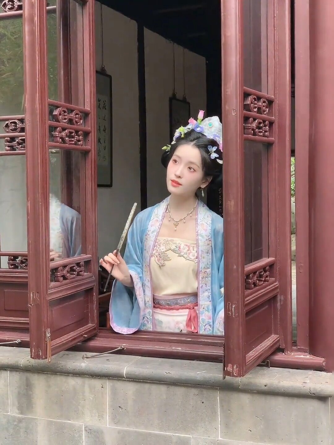 The Splendor of Traditional Chinese Wedding Gowns:The Revival of Hanfu The Splendor of Traditional Chinese Wedding Gowns:The Revival of Hanfu