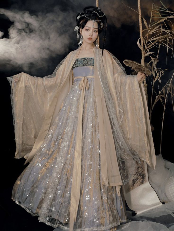 The Adventures of a Young Heroine in Hanfu Martial Arts Style The Adventures of a Young Heroine in Hanfu Martial Arts Style
