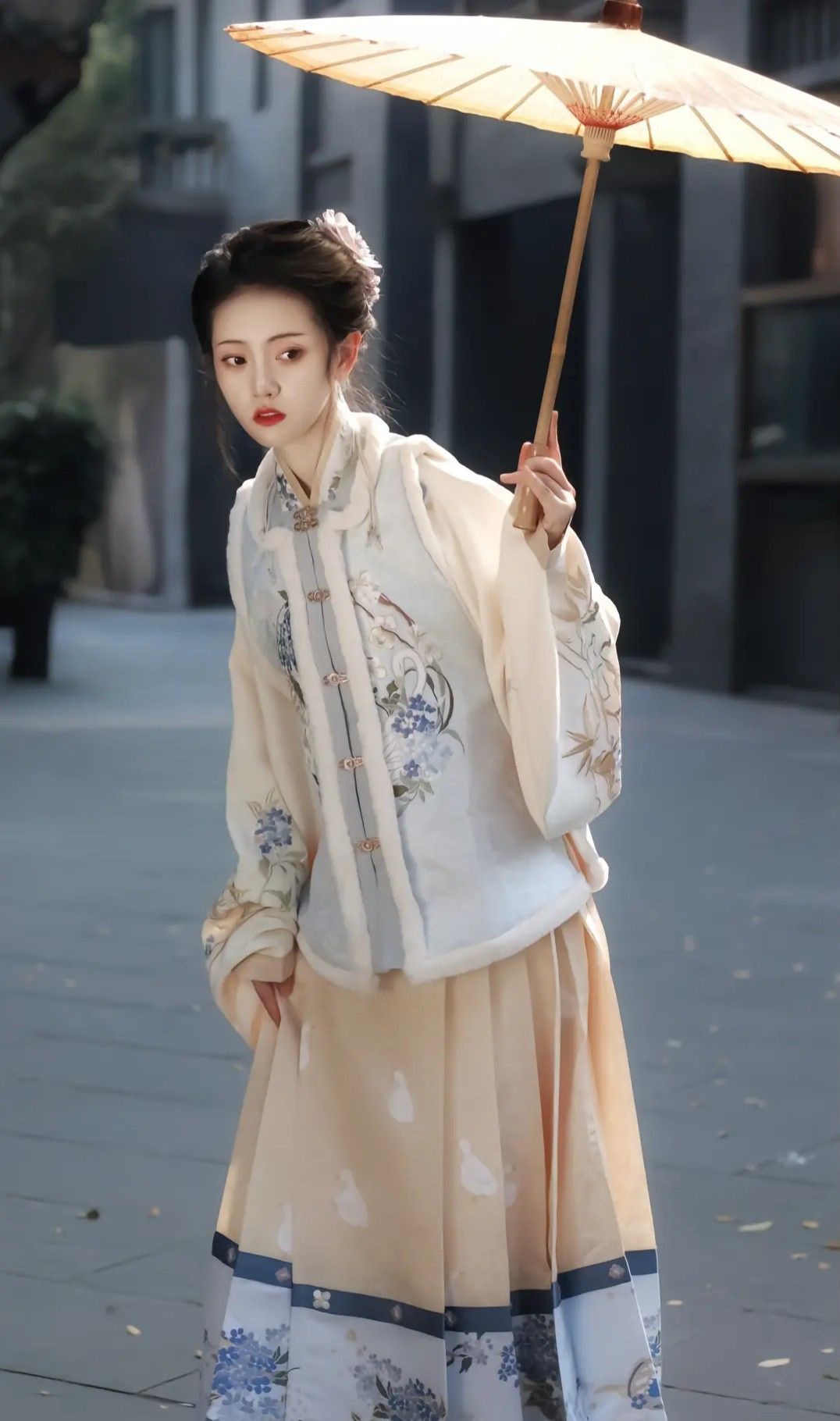 Elegant Hanfu Women:Preserving the Authentic Ancient Style Elegant Hanfu Women:Preserving the Authentic Ancient Style