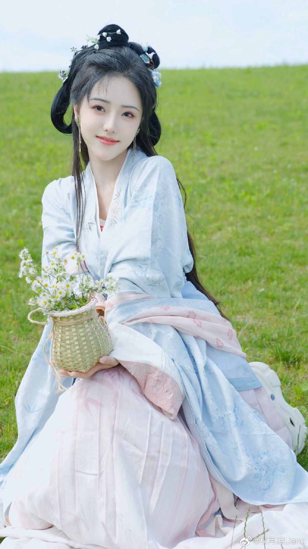 The Splendor of Jiangnan Zhu Ji Hanfu:A Journey into Traditional Chinese Elegance The Splendor of Jiangnan Zhu Ji Hanfu:A Journey into Traditional Chinese Elegance